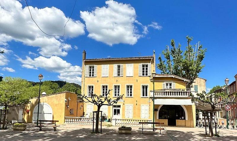 Hotel De La Loube La Roquebrussanne Exterior foto