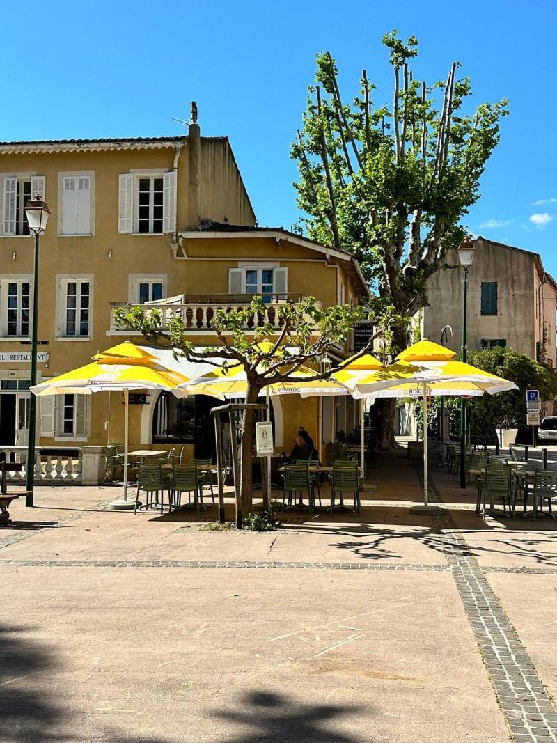 Hotel De La Loube La Roquebrussanne Exterior foto